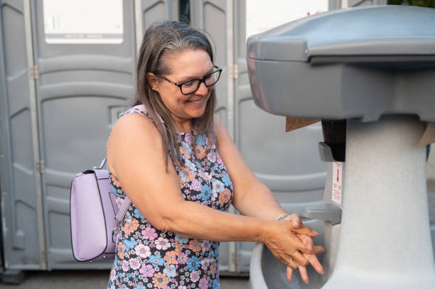 Best Portable toilet rental cost  in Suamico, WI